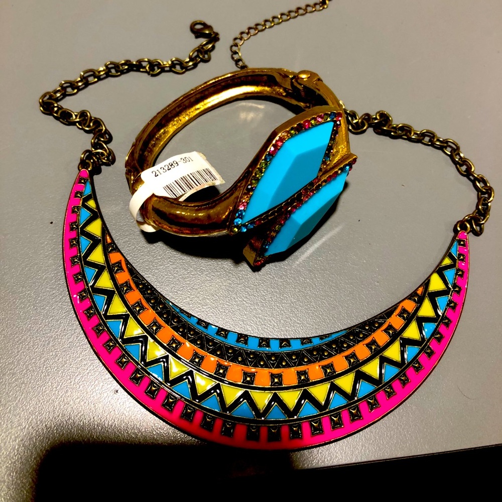 Necklace and bracelet set
